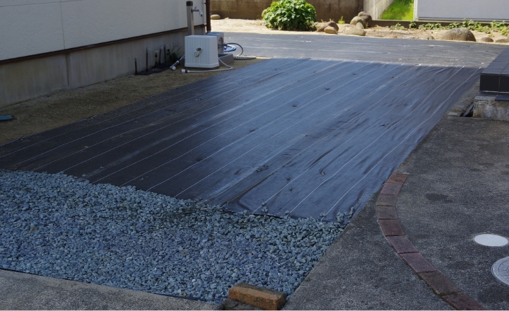 防草シート＋砂利敷き