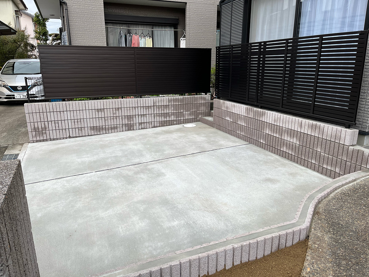 生垣をフェンスへ、庭を駐車場へ。手入れの負担を減らし利便性を高めたお庭のリフォーム